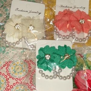 Flower pearl earrings